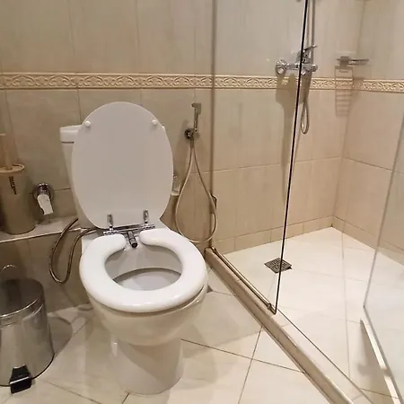 Premium Oasis Club アパート